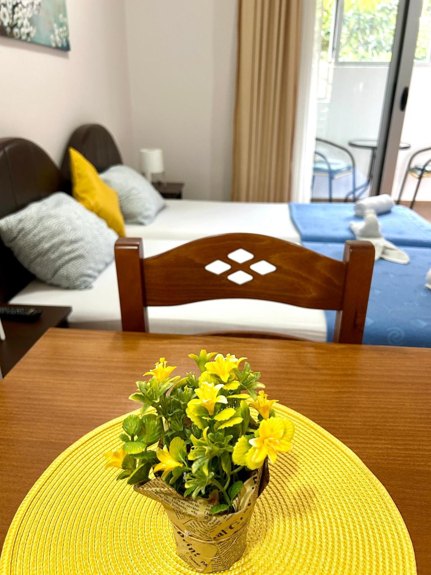 Apartments Mitende Budva Eksteriør billede